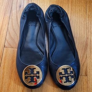 Tory Burch flat with gold plate